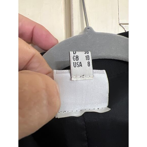 Paola Frani size 8 black zip up jacket or blazer with white stitching detail - Picture 3 of 6